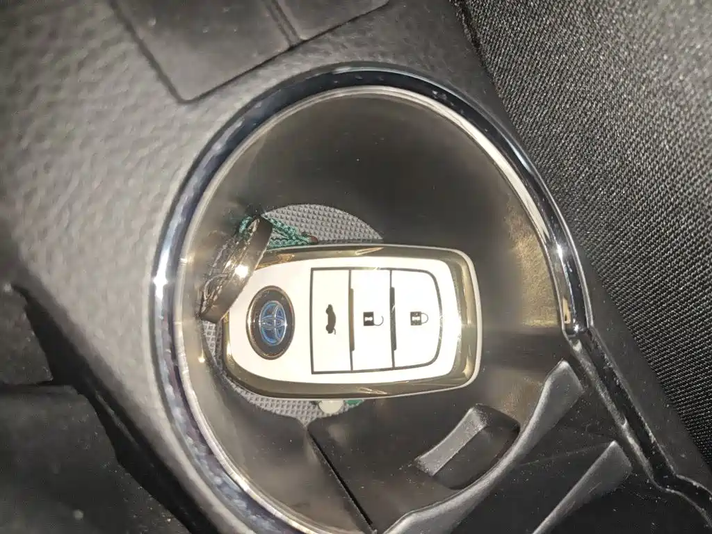 Toyota Corolla Hybrid — миниатюра 9