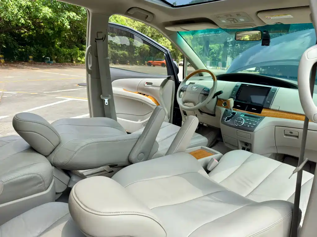 Toyota Previa — миниатюра 7