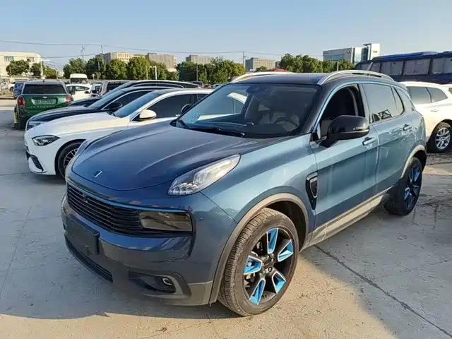 2019 Lynk & Co 01