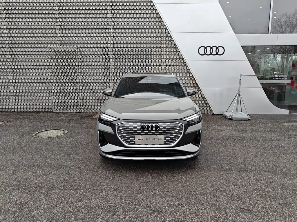 AUDI Q4 E TRON