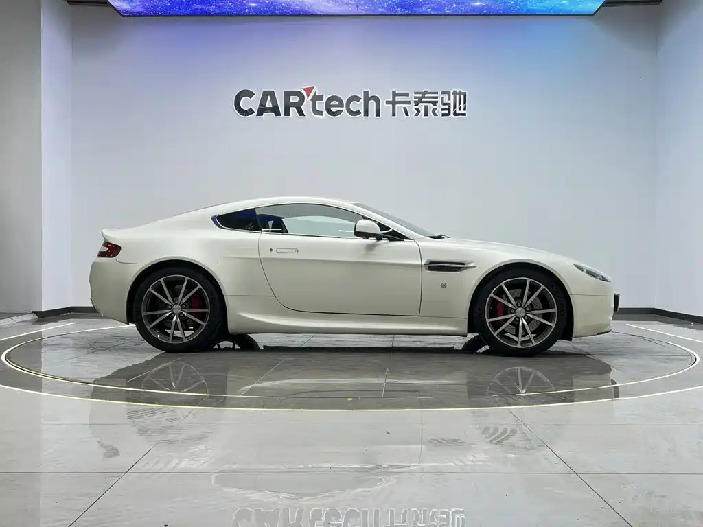 Aston Martin V8 Vantage — миниатюра 3
