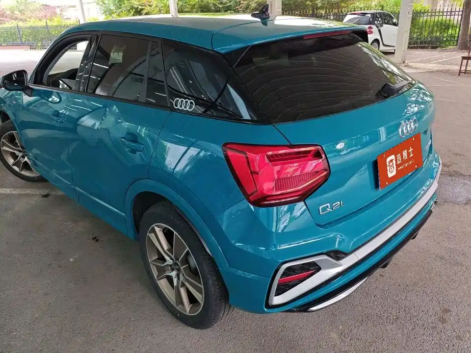 Audi Q2L