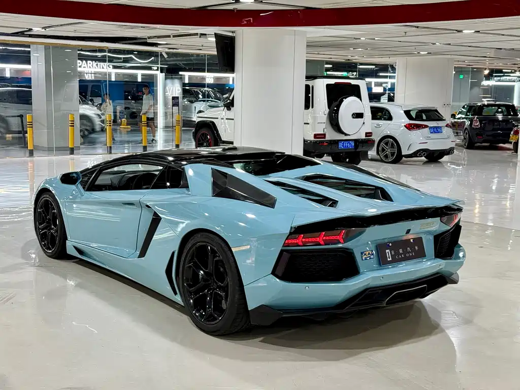 Lamborghini Aventador — миниатюра 9