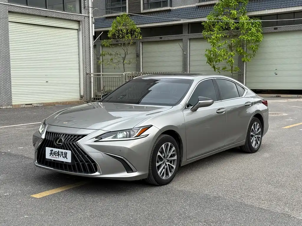 Lexus ES 2023