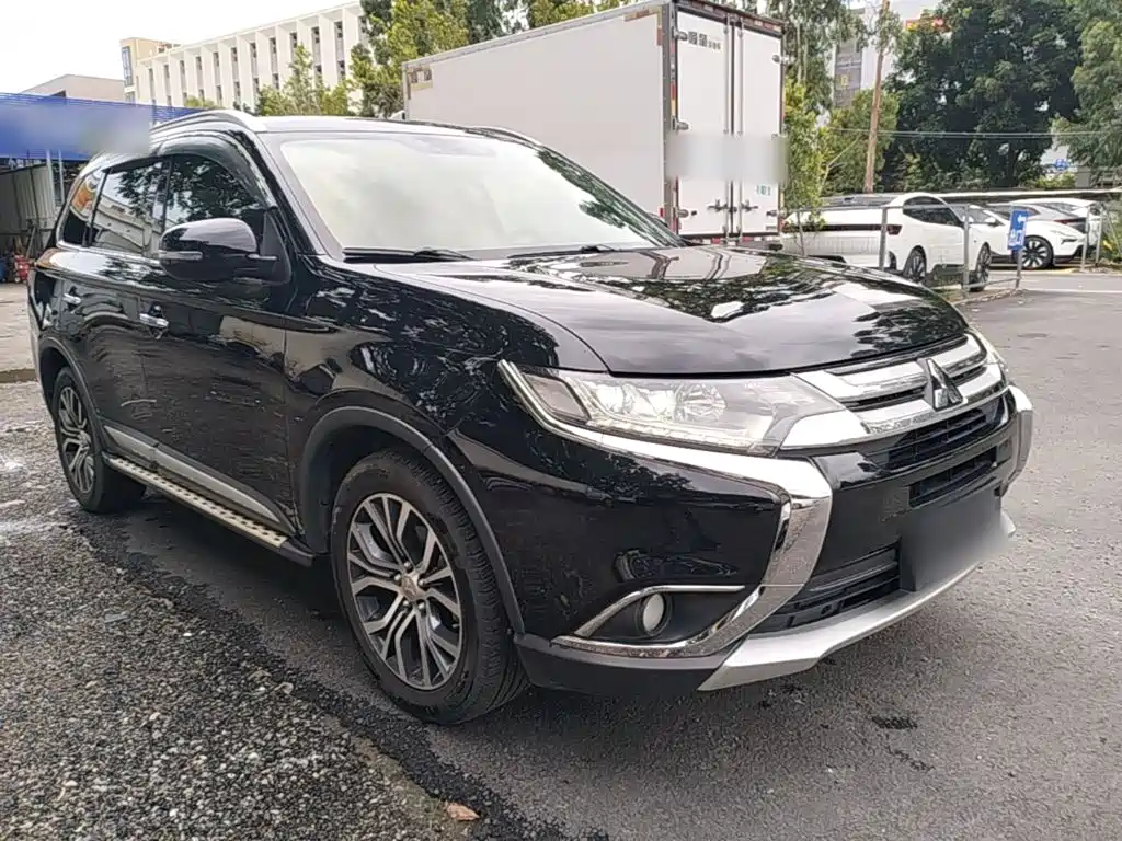 Mitsubishi Outlander 2018 2.4L Elite 5 мест