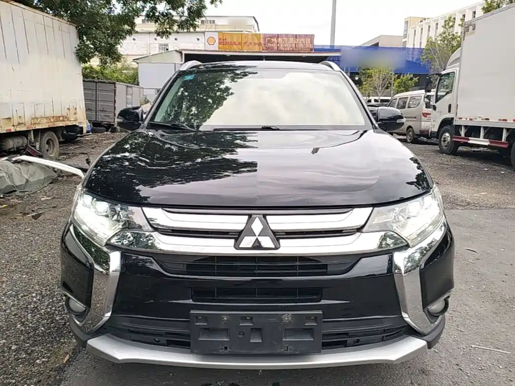 Mitsubishi Outlander 2018 2.4L Elite 5 мест