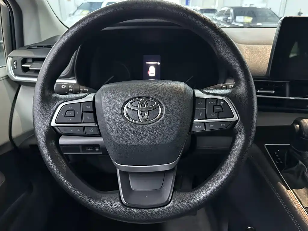 Toyota Granvia 2023 2.5L Comfort