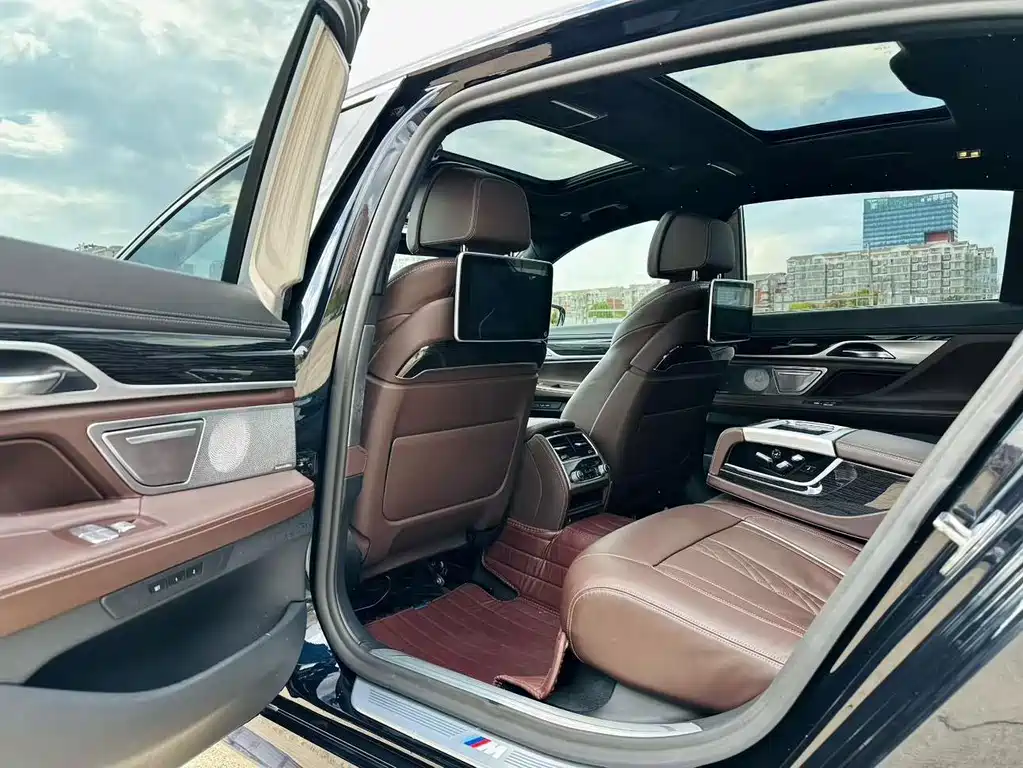 BMW 7 Series 740Li Leading Type M Sport Package, фото 5