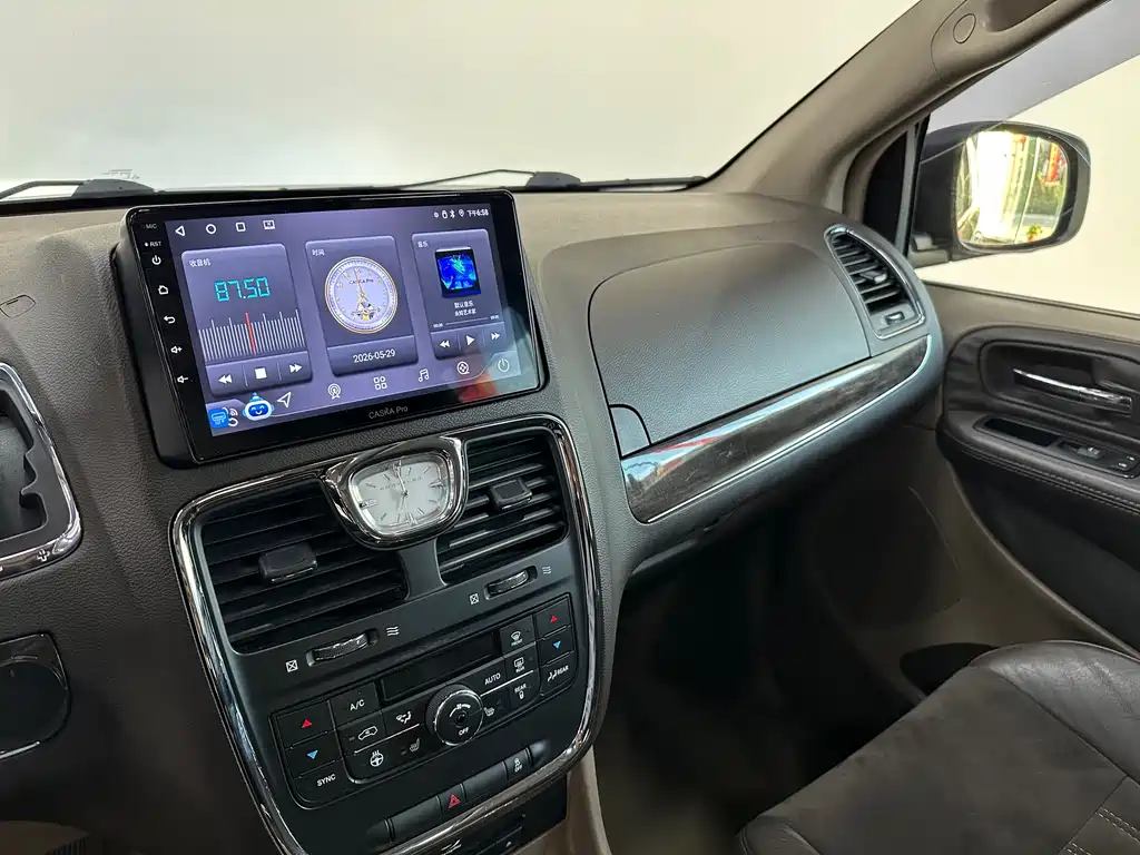 Chrysler Grand Voyager (Import) 3.6L Luxury Edition, фото 15