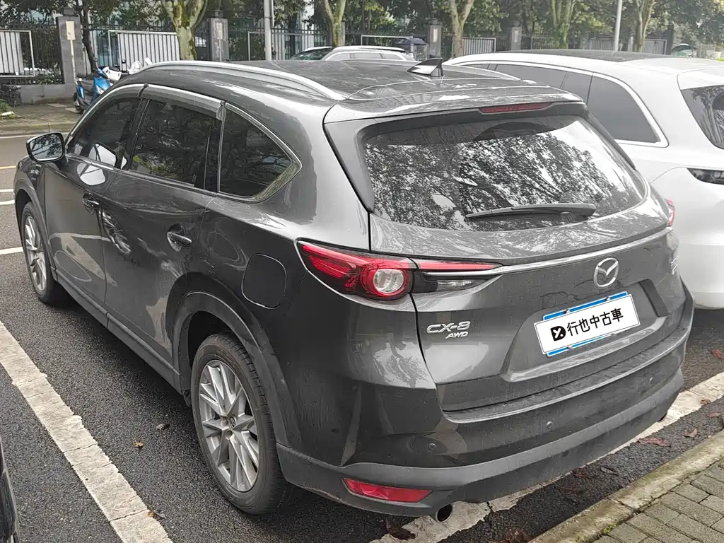 MAZDA CX 8