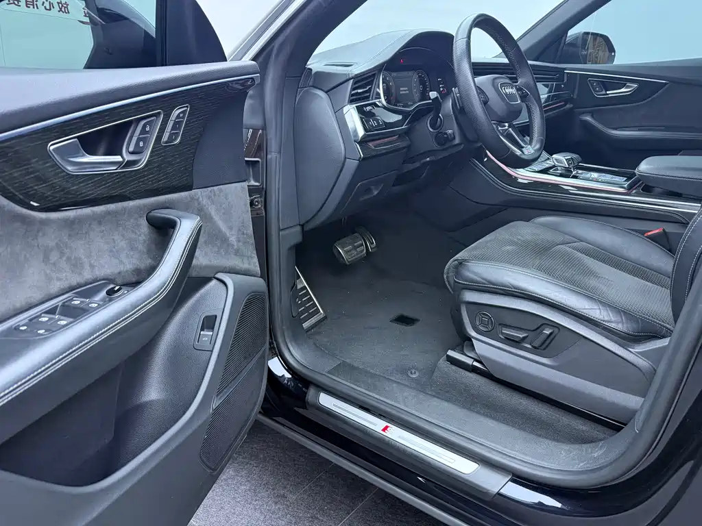 Audi Q8 2021 55 TFSI Luxury
