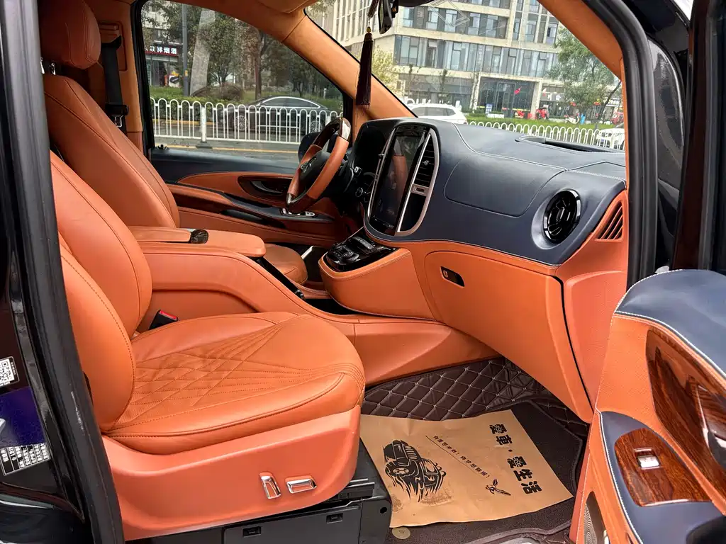 Mercedes-Benz Vito 2021 2.0T Elite 7 мест
