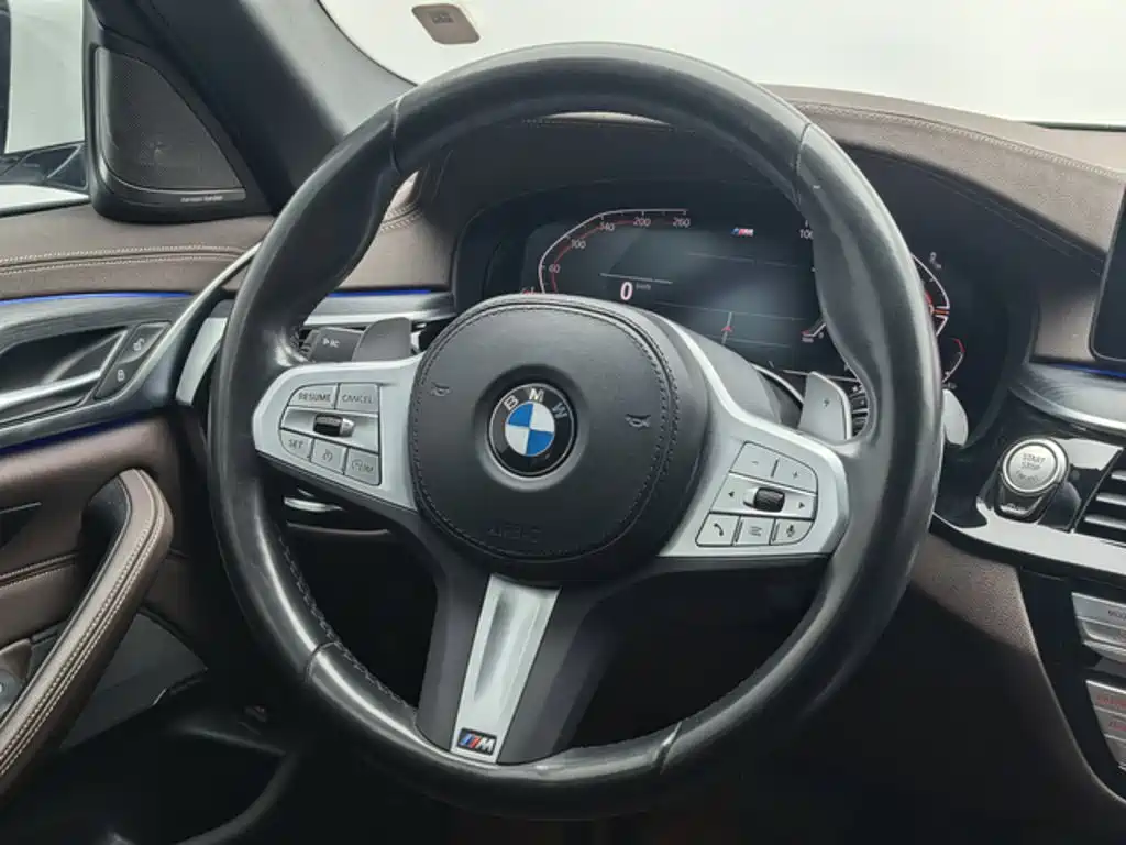 BMW 5 Series — миниатюра 9