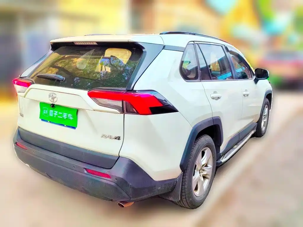 Toyota RAV4 — миниатюра 4