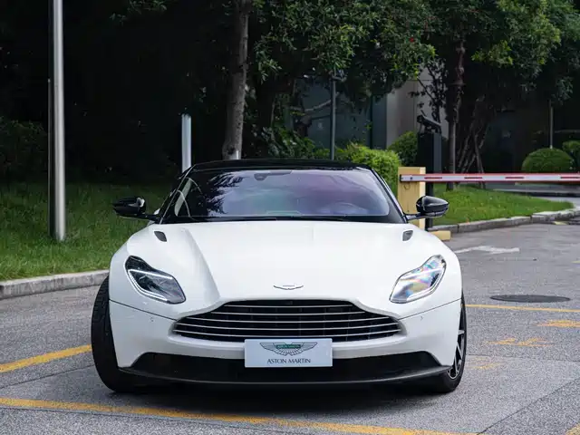 Aston Martin DB11