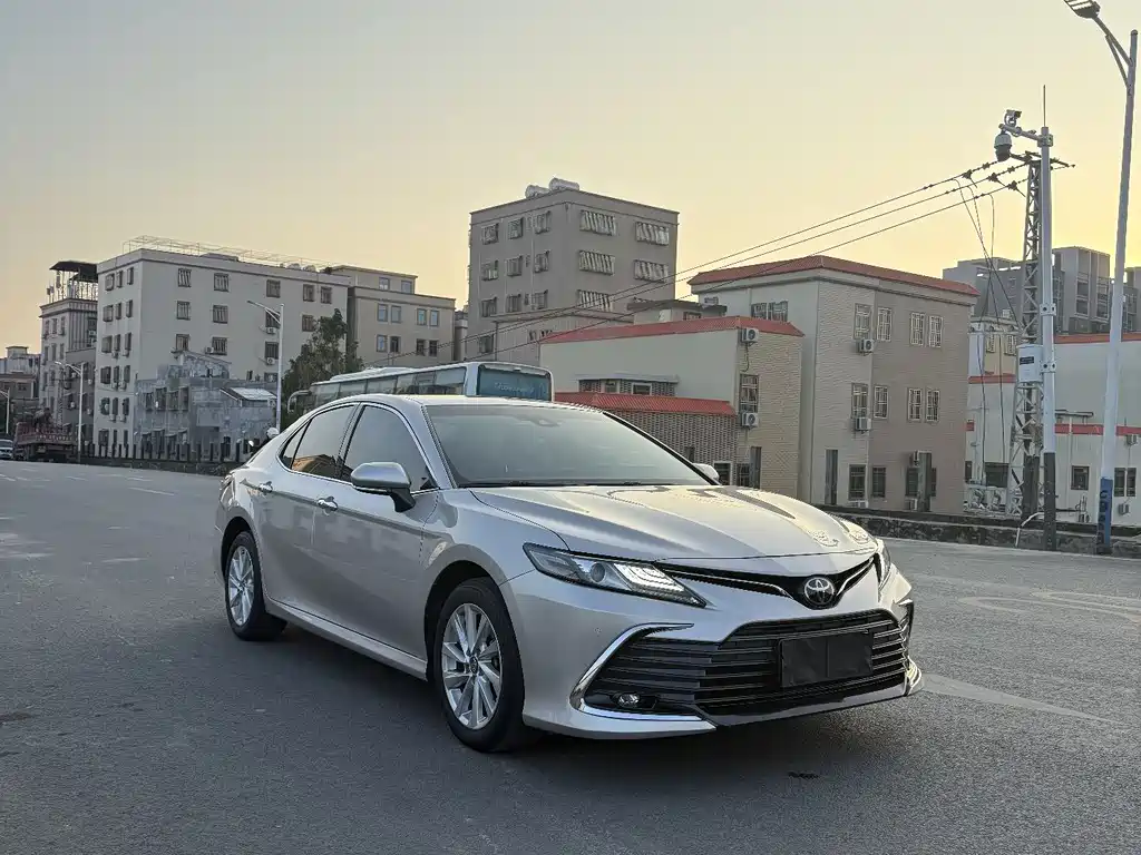 TOYOTA CAMRY