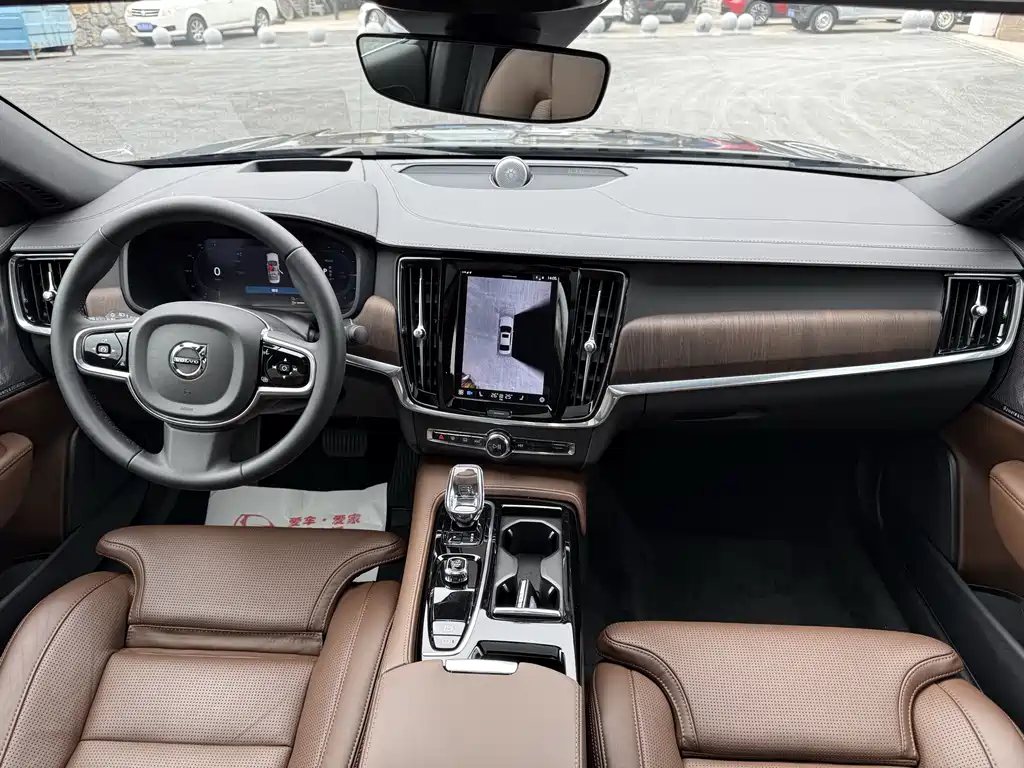 Volvo S90 2024 Luxury