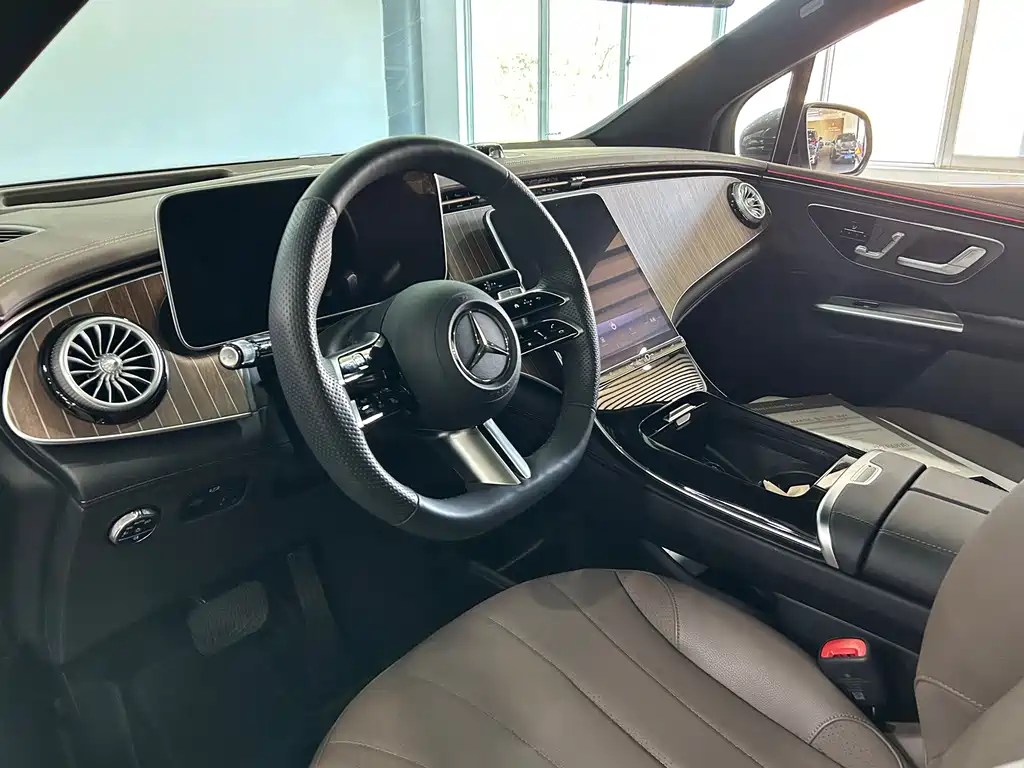 MERCEDES-BENZ EQE SUV