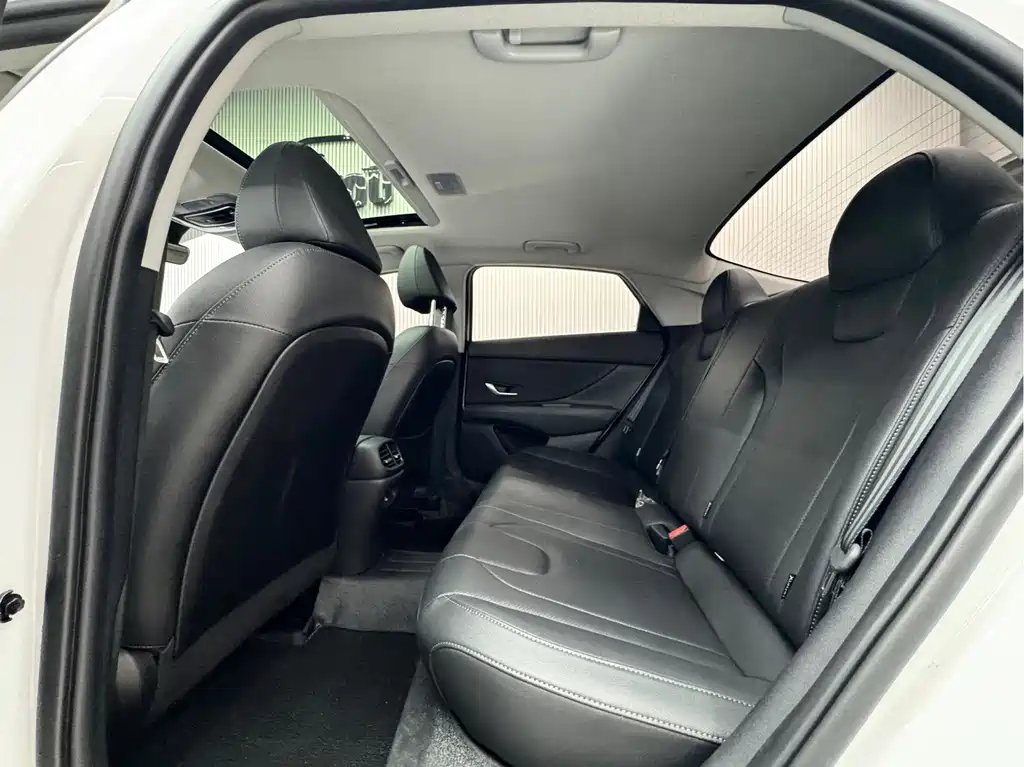 Hyundai Elantra — миниатюра 10