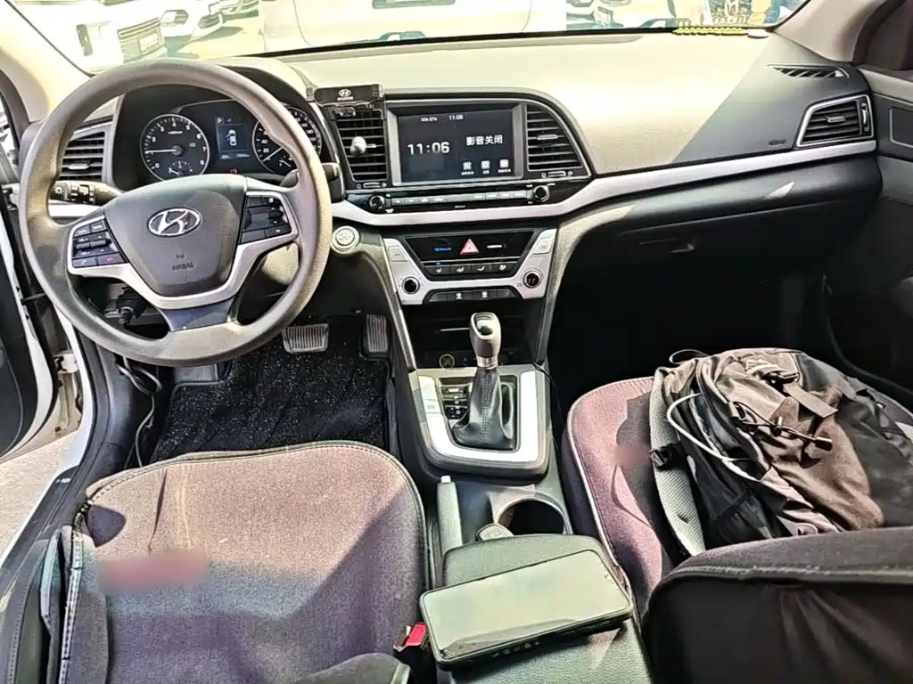 Hyundai Elantra — миниатюра 10