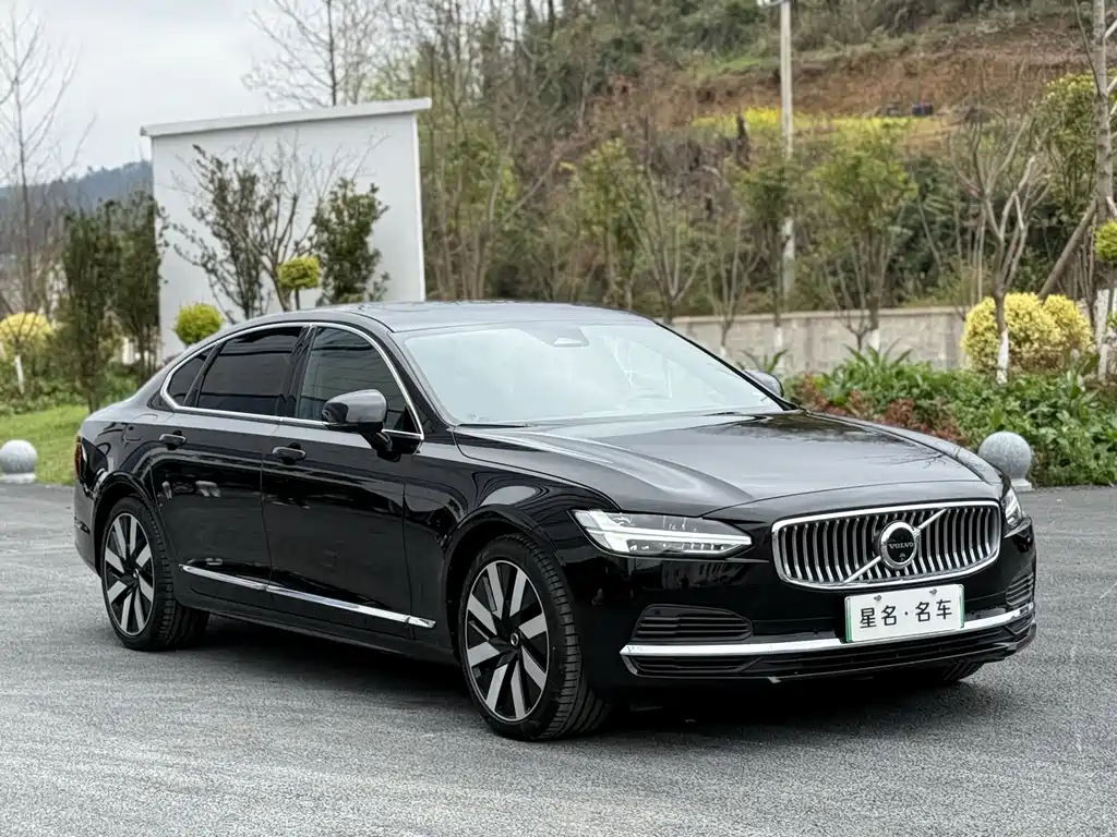 Volvo S90 2024 Luxury