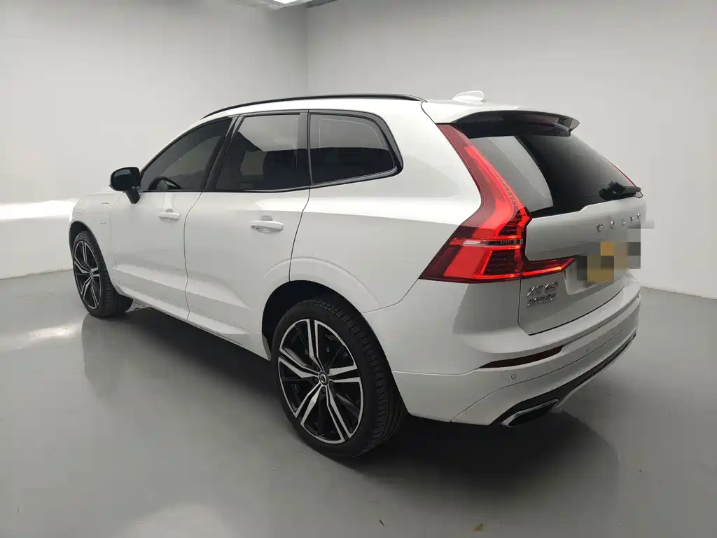Volvo XC60 PHEV — миниатюра 2