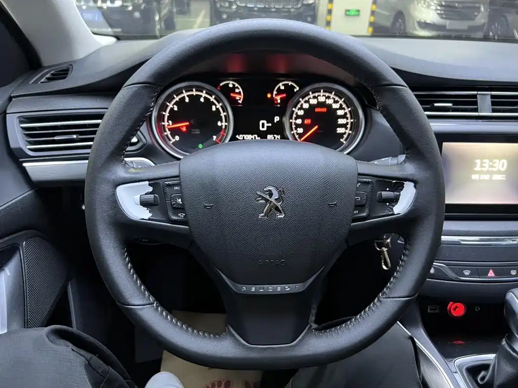 Peugeot 408 2014 1.8L AT Luxury