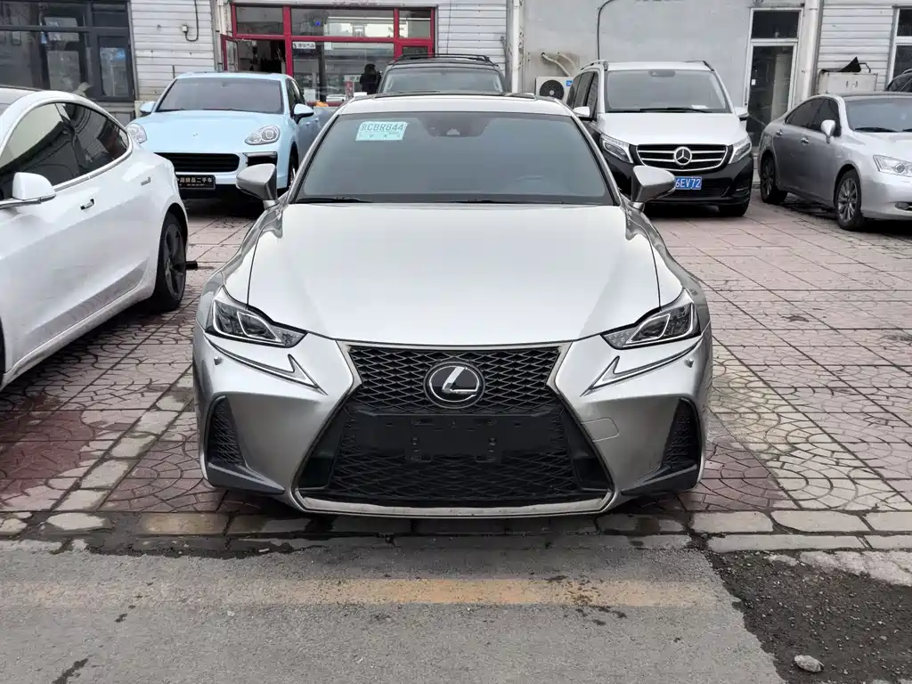 LEXUS IS