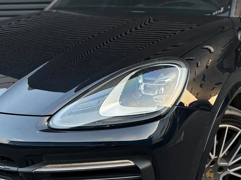 Porsche Cayenne — миниатюра 9