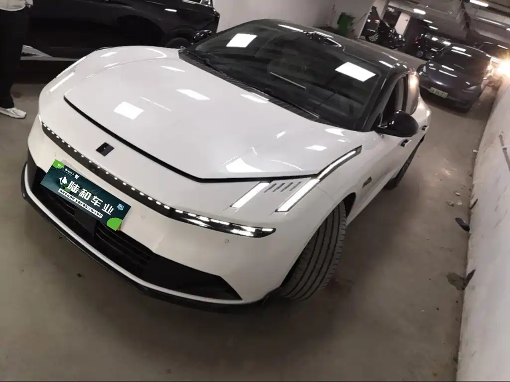 Lynk & Co 10