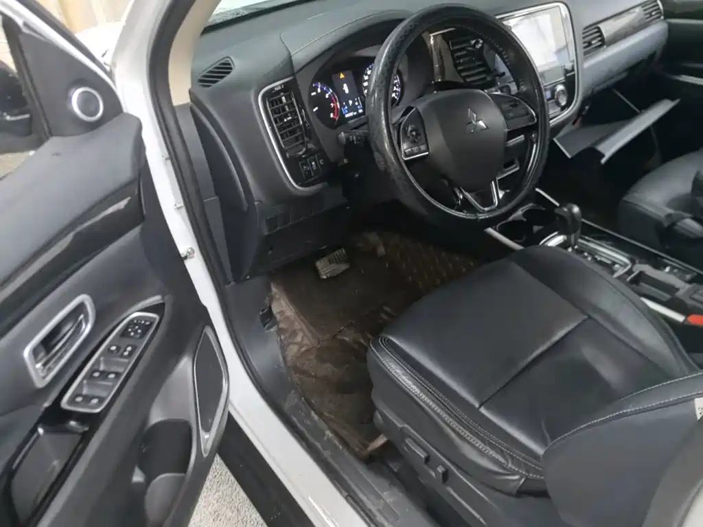 Mitsubishi Outlander — миниатюра 16