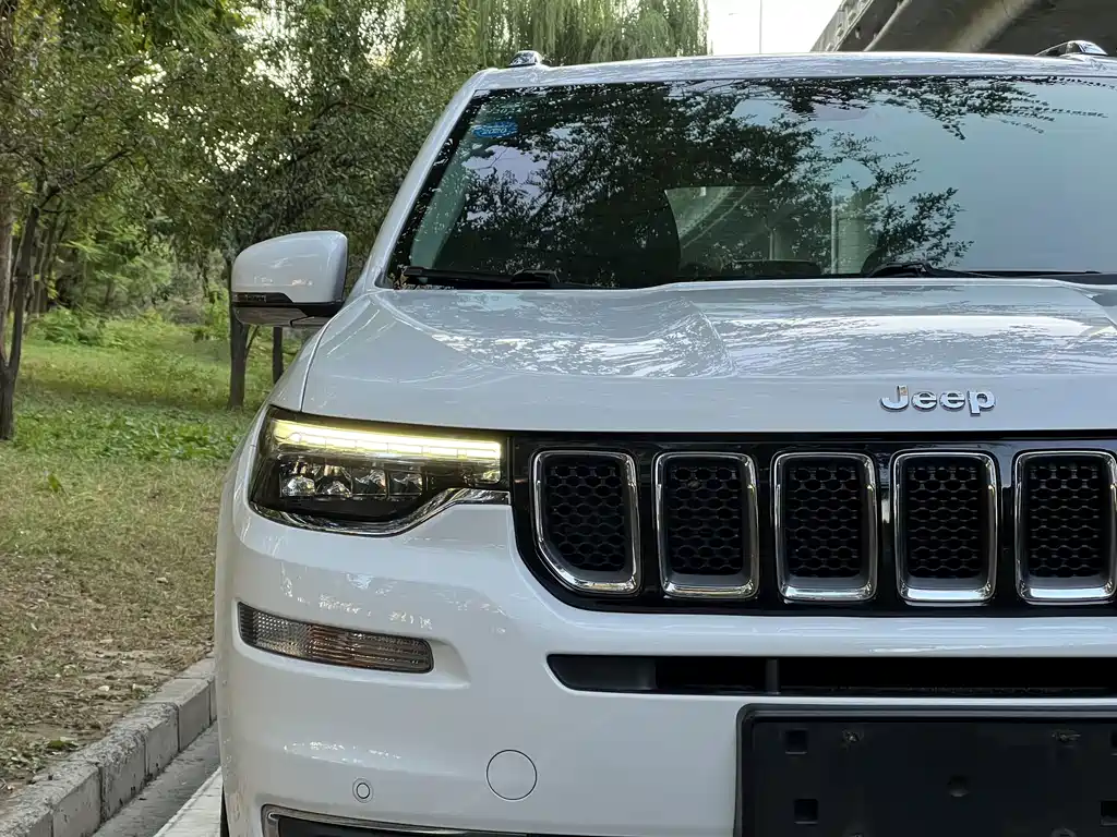 Jeep Grand Commander — миниатюра 11