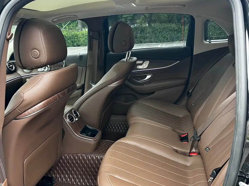 Mercedes-Benz E-Class — миниатюра 12