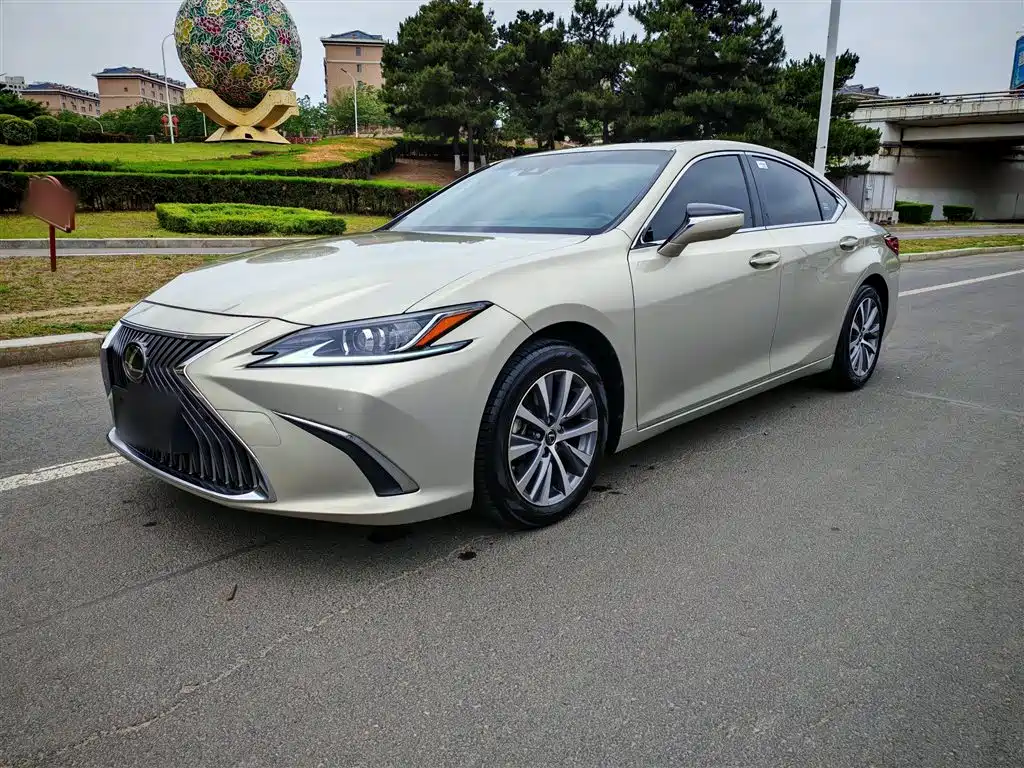 Купить Lexus ES