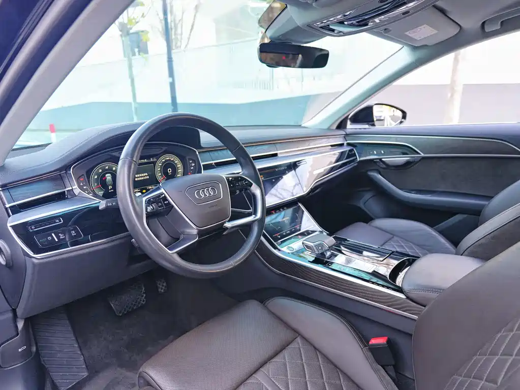 AUDI A8