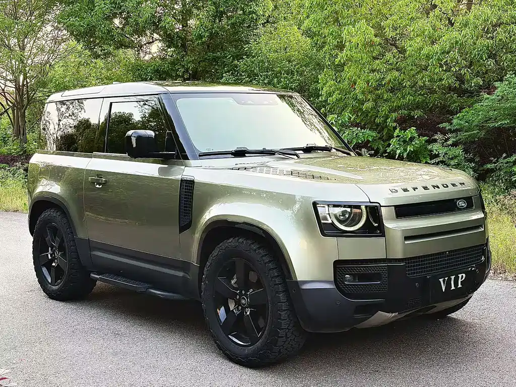 Land Rover Defender 2024
