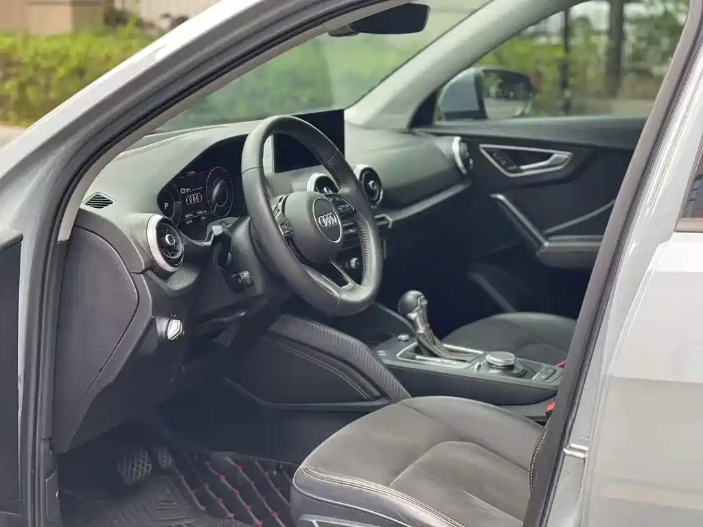 Audi Q2L e-tron — миниатюра 6