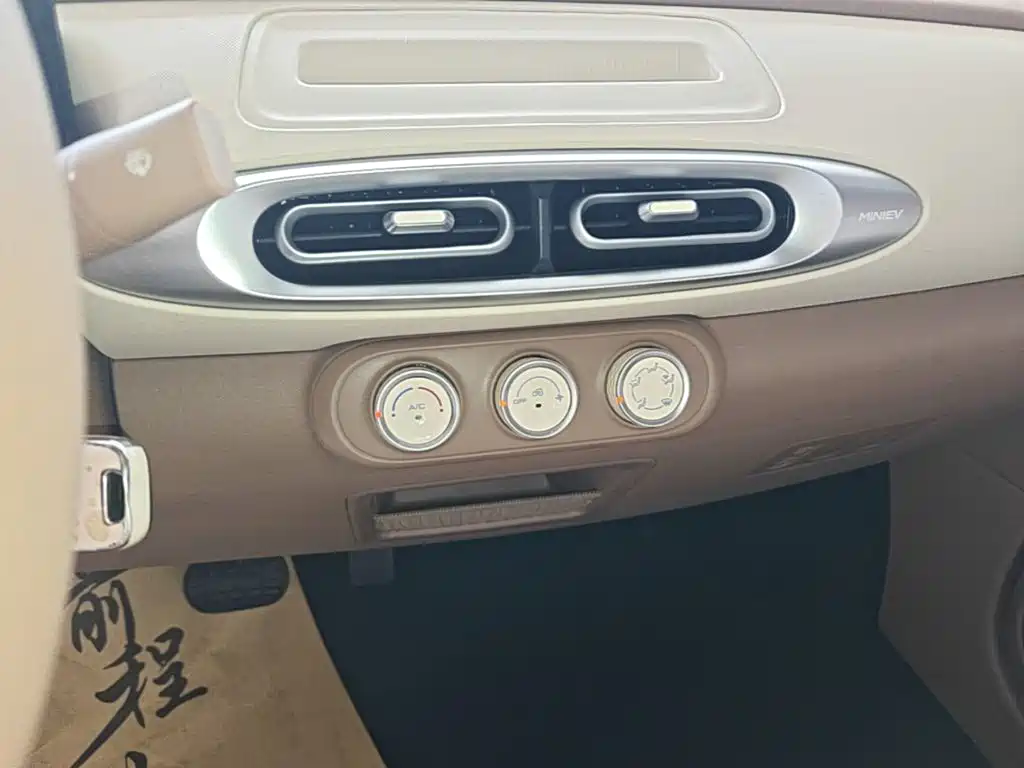 Wuling MINIEV — миниатюра 13