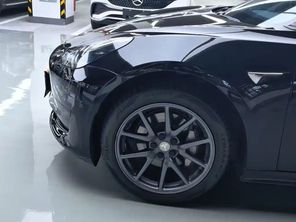Tesla Model 3 — миниатюра 4
