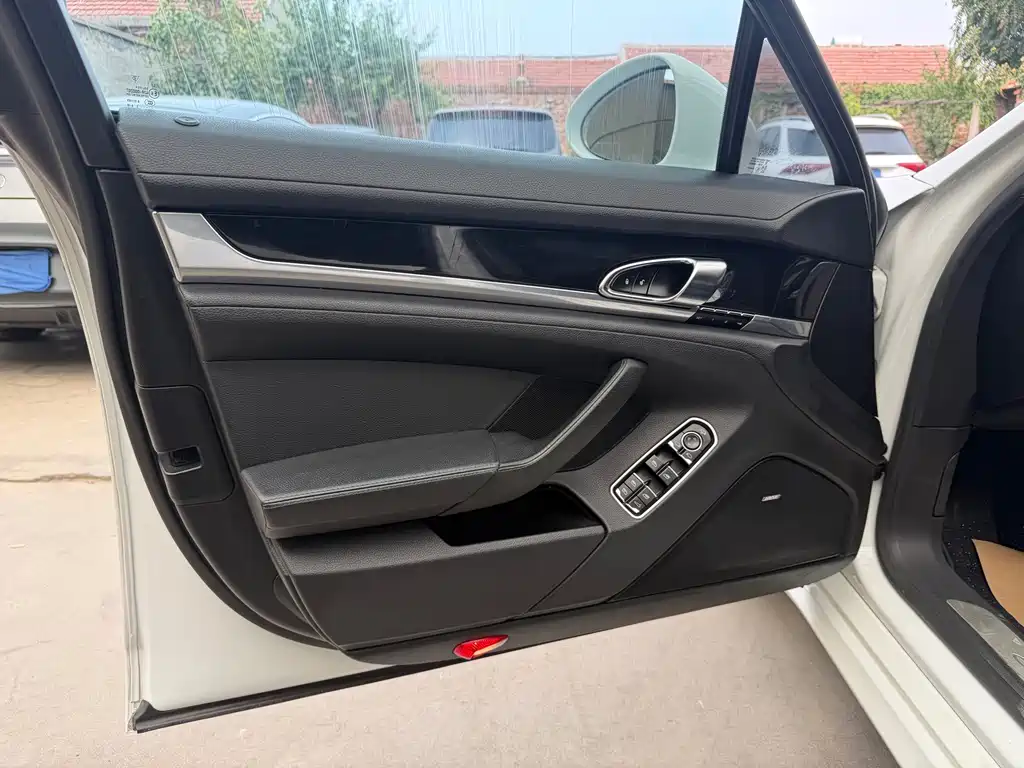 Porsche Panamera — миниатюра 11