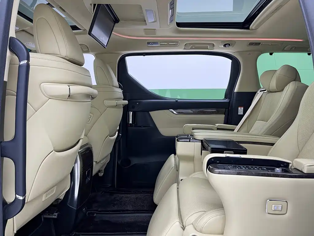 Toyota Vellfire — миниатюра 7