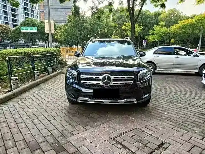 MERCEDES-BENZ GLB
