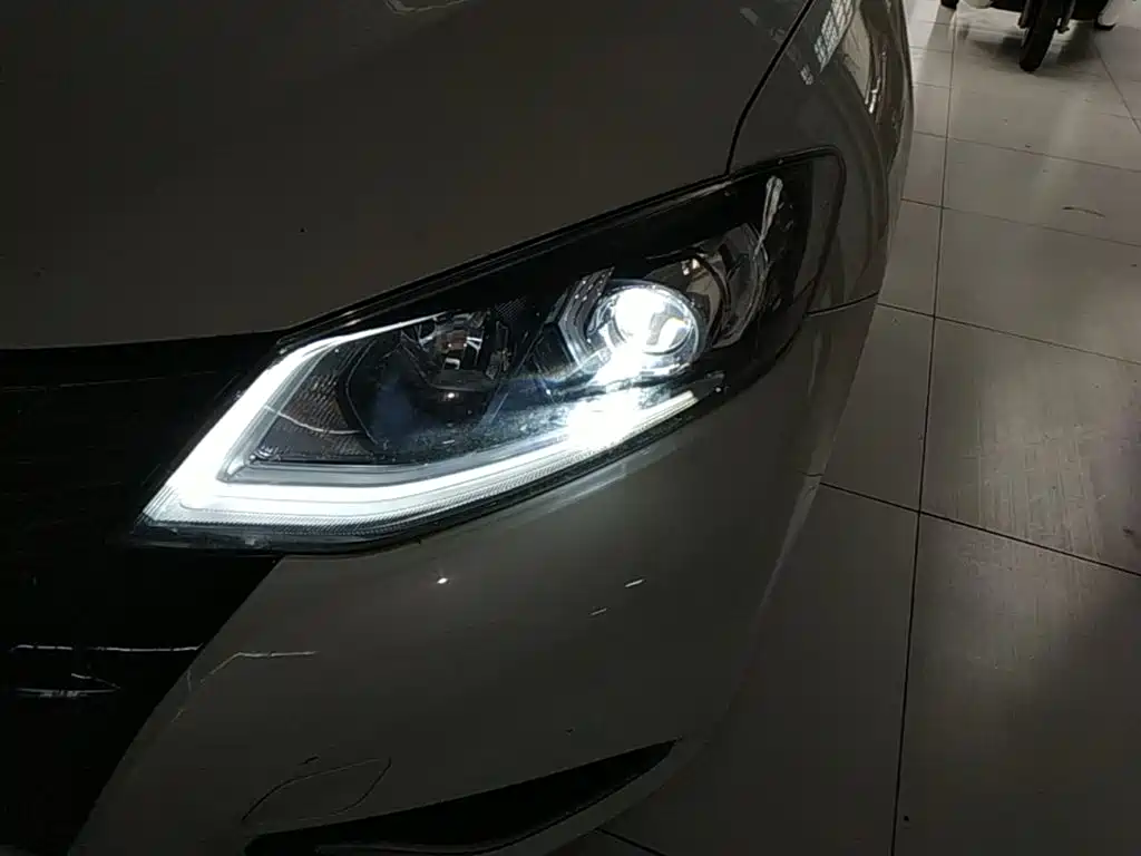 Nissan Tiida — миниатюра 24