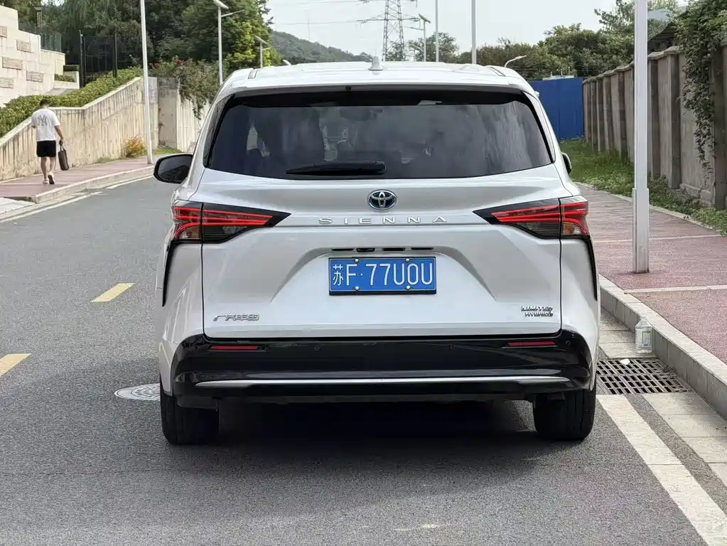 Toyota Sienna — миниатюра 4