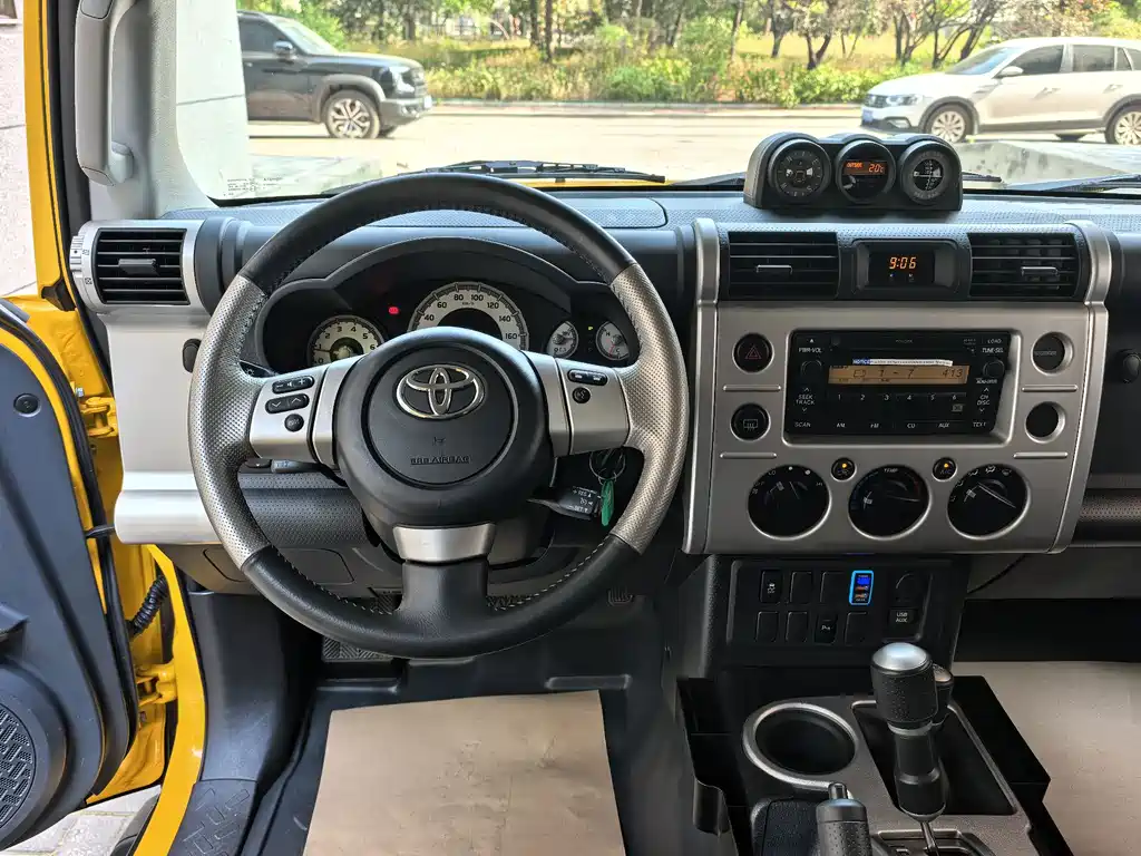 Toyota FJ Cruiser — миниатюра 14