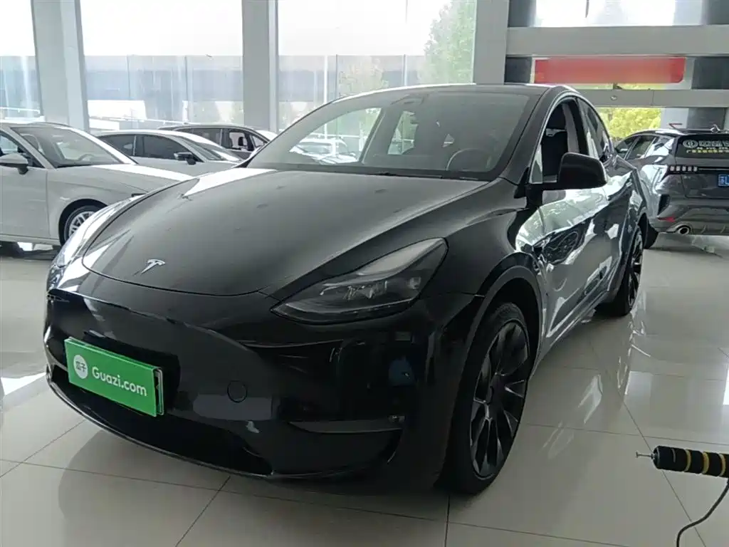 Tesla Model Y 2024