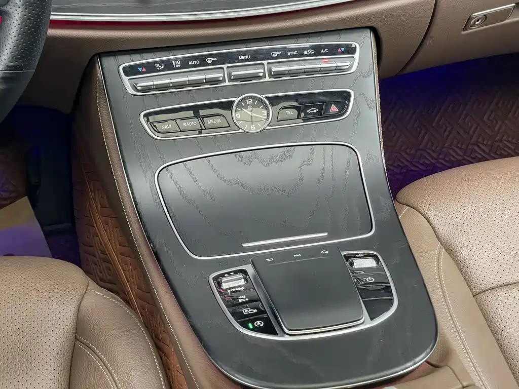Mercedes-Benz E-Class — миниатюра 17