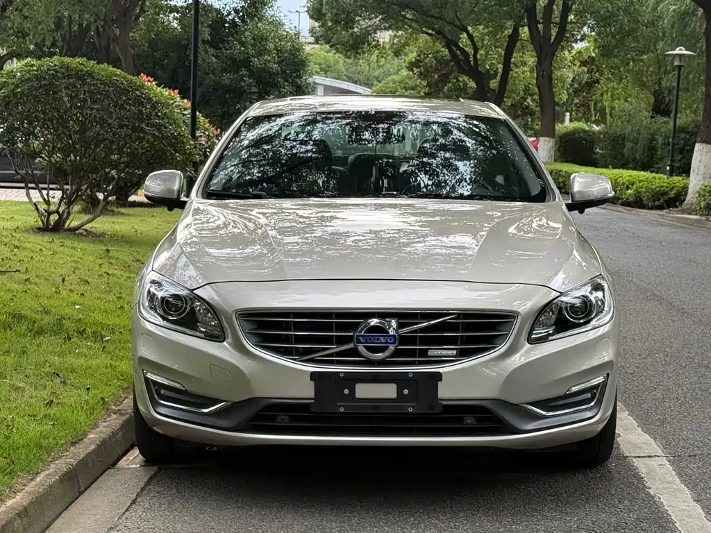 Volvo S60 PHEV — миниатюра 2