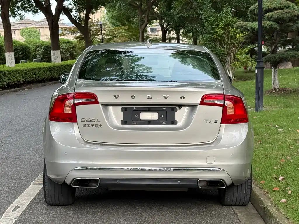 Volvo S60 PHEV — миниатюра 5