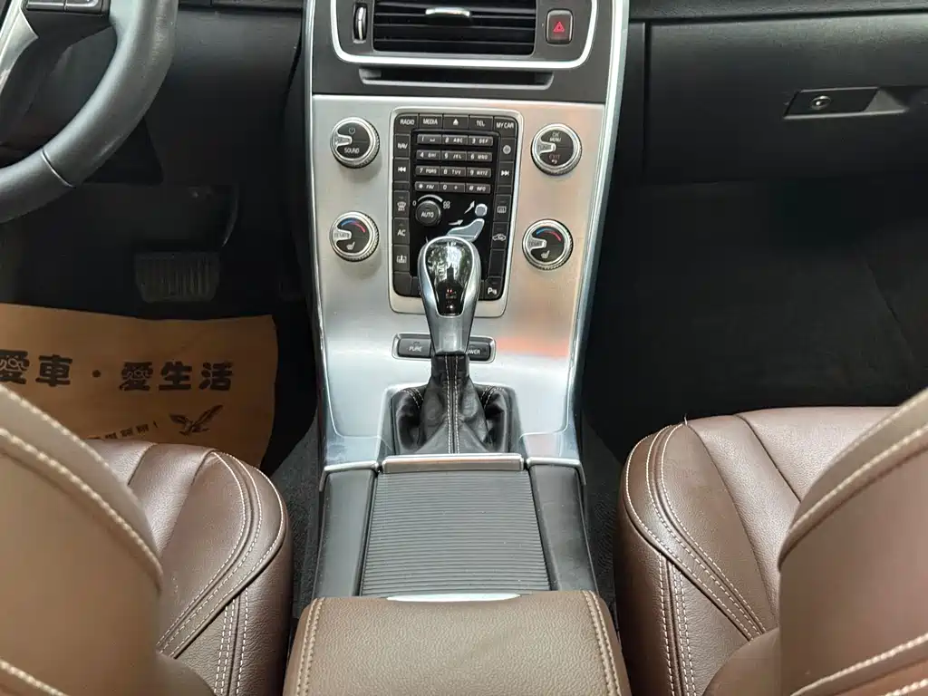 Volvo S60 PHEV — миниатюра 23